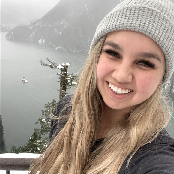 Meet your Posher, Emily - Picture 1 of 1